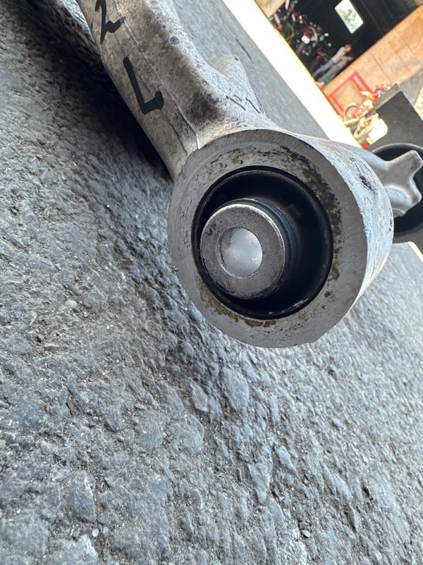 Рычаг Nissan fuga KY51 VQ37VHR 2009 передний левый (б/у) Рычаг Nissan fuga KY51 VQ37VHR 2009 передний левый (б/у)