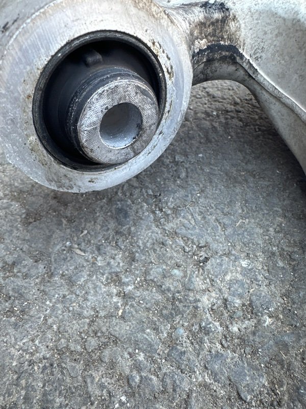 Рычаг Nissan fuga KY51 VQ37VHR 2009 передний левый (б/у) Рычаг Nissan fuga KY51 VQ37VHR 2009 передний левый (б/у)