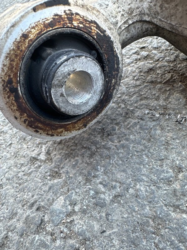 Рычаг Nissan fuga KY51 VQ37VHR 2010 передний левый (б/у) Рычаг Nissan fuga KY51 VQ37VHR 2010 передний левый (б/у)