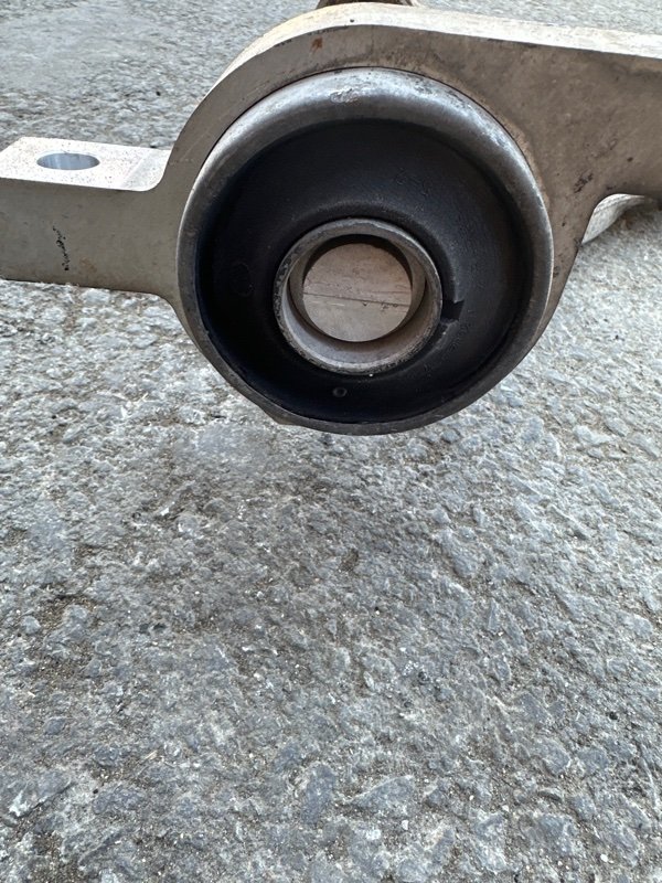 Рычаг Nissan fuga KY51 VQ37VHR 2010 передний левый (б/у) Рычаг Nissan fuga KY51 VQ37VHR 2010 передний левый (б/у)