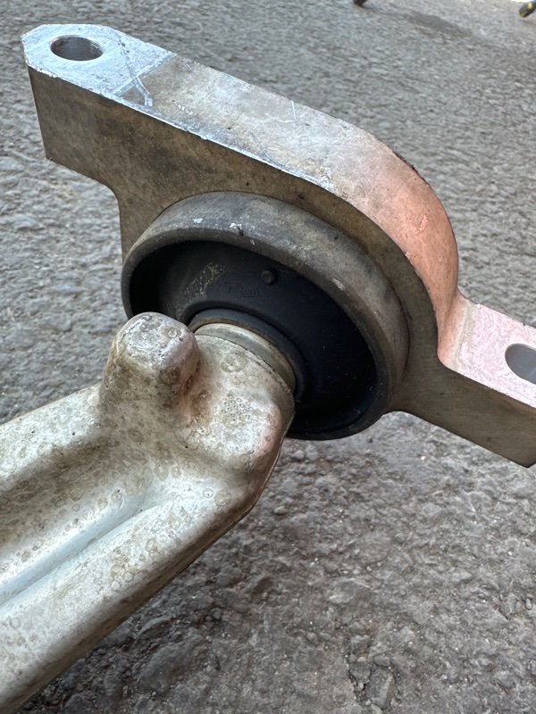 Рычаг Nissan fuga KY51 VQ37VHR 2010 передний левый (б/у) Рычаг Nissan fuga KY51 VQ37VHR 2010 передний левый (б/у)