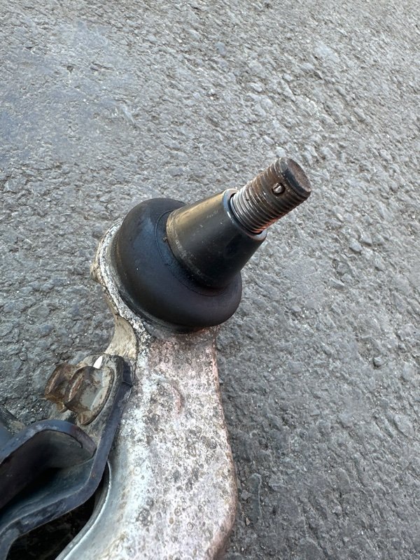 Рычаг Nissan fuga KY51 VQ37VHR 2010 передний правый (б/у) Рычаг Nissan fuga KY51 VQ37VHR 2010 передний правый (б/у)