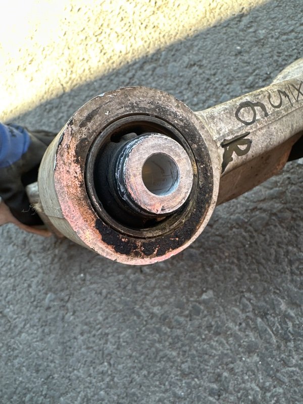 Рычаг Nissan fuga KY51 VQ37VHR 2010 передний правый (б/у) Рычаг Nissan fuga KY51 VQ37VHR 2010 передний правый (б/у)