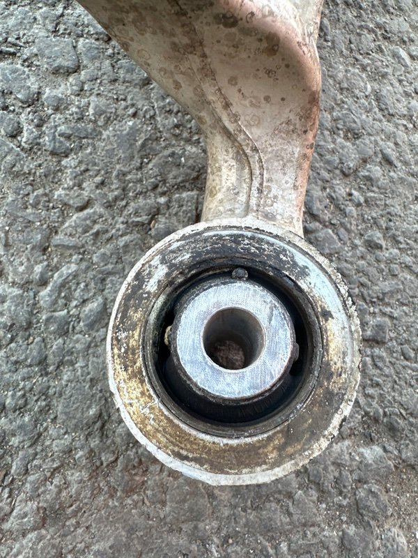 Рычаг Nissan fuga KY51 VQ37VHR 2010 передний правый (б/у) Рычаг Nissan fuga KY51 VQ37VHR 2010 передний правый (б/у)