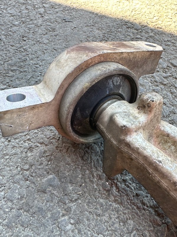 Рычаг Nissan fuga KY51 VQ37VHR 2010 передний правый (б/у) Рычаг Nissan fuga KY51 VQ37VHR 2010 передний правый (б/у)