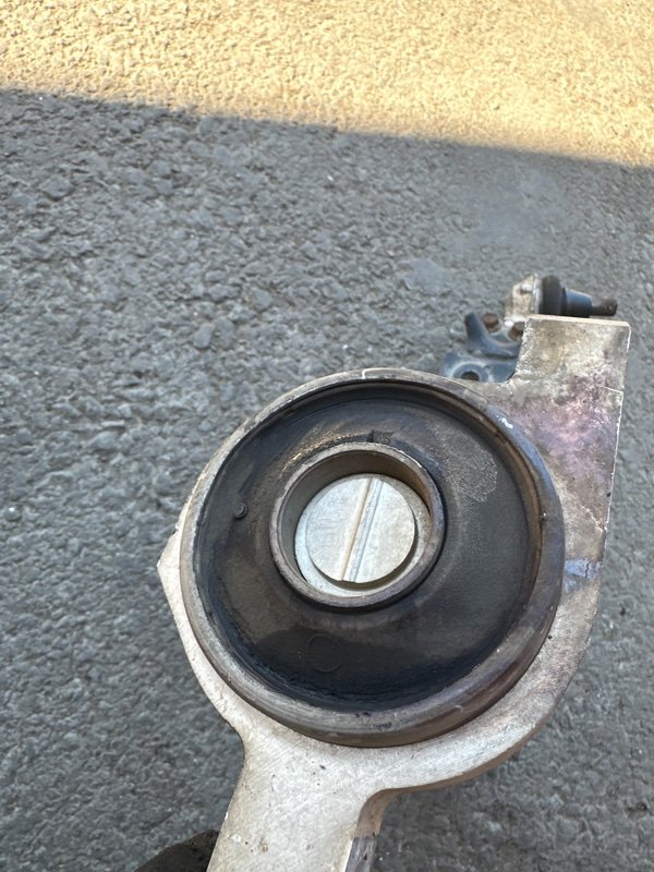 Рычаг Nissan fuga KY51 VQ37VHR 2010 передний правый (б/у) Рычаг Nissan fuga KY51 VQ37VHR 2010 передний правый (б/у)