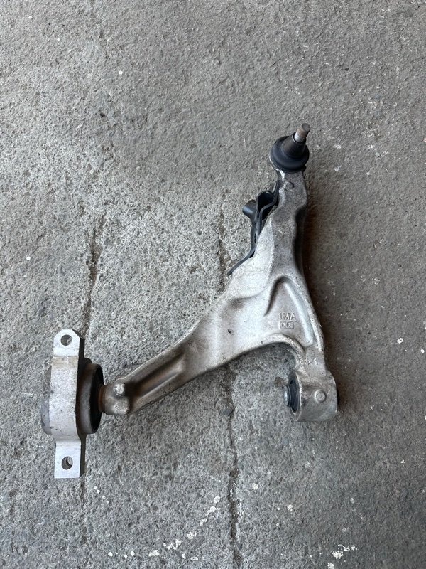 Рычаг Nissan fuga KY51 VQ37VHR 2010 передний правый (б/у) Рычаг Nissan fuga KY51 VQ37VHR 2010 передний правый (б/у)