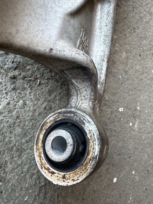 Рычаг Nissan fuga KY51 VQ37VHR 2010 передний правый (б/у) Рычаг Nissan fuga KY51 VQ37VHR 2010 передний правый (б/у)