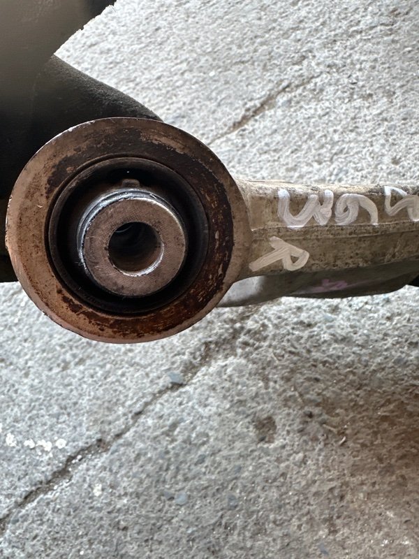 Рычаг Nissan fuga KY51 VQ37VHR 2010 передний правый (б/у) Рычаг Nissan fuga KY51 VQ37VHR 2010 передний правый (б/у)