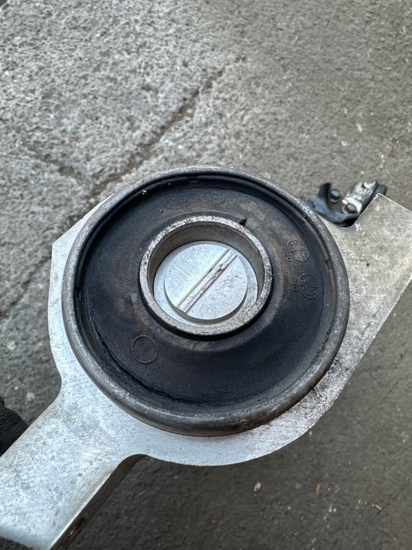 Рычаг Nissan fuga KY51 VQ37VHR 2010 передний правый (б/у) Рычаг Nissan fuga KY51 VQ37VHR 2010 передний правый (б/у)