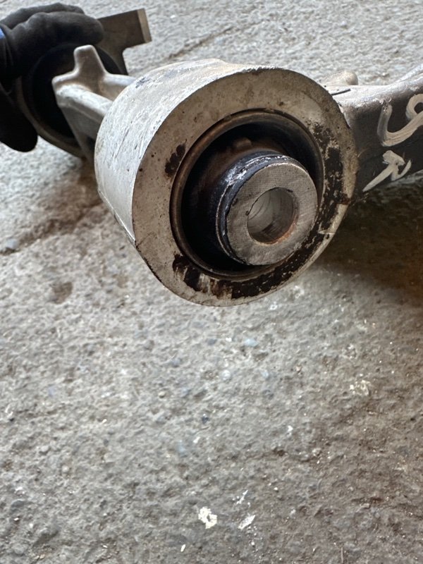 Рычаг Nissan fuga KY51 VQ37VHR 2011 передний правый (б/у) Рычаг Nissan fuga KY51 VQ37VHR 2011 передний правый (б/у)