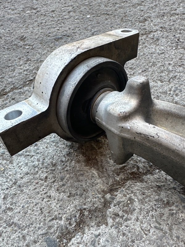 Рычаг Nissan fuga KY51 VQ37VHR 2011 передний правый (б/у) Рычаг Nissan fuga KY51 VQ37VHR 2011 передний правый (б/у)