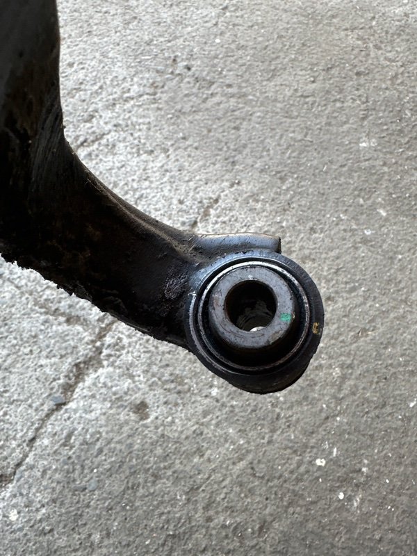 Рычаг Suzuki Escudo TD54 J20A 2007 передний правый (б/у) Рычаг Suzuki Escudo TD54 J20A 2007 передний правый (б/у)