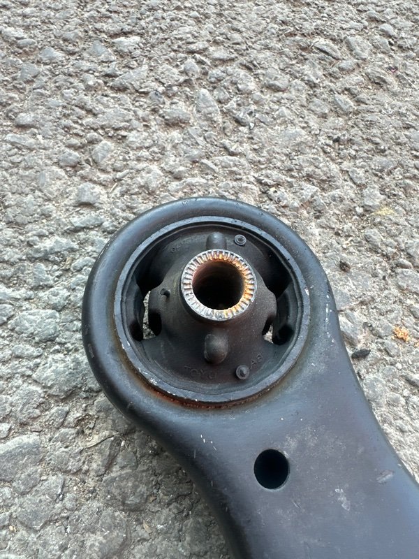 Рычаг Toyota Camry ACV40 2AZFE 2007 передний левый (б/у) Рычаг Toyota Camry ACV40 2AZFE 2007 передний левый (б/у)