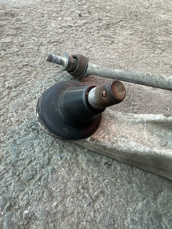 Рычаг Nissan fuga KY51 VQ37VHR 2010 задний правый (б/у) Рычаг Nissan fuga KY51 VQ37VHR 2010 задний правый (б/у)