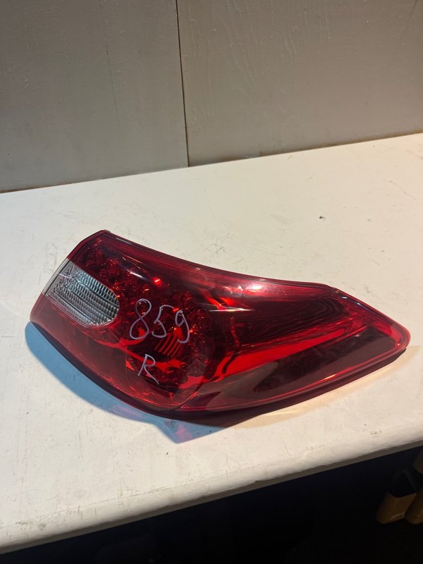 Стоп-сигнал Nissan fuga KY51 VQ37VHR 2011 задний правый (б/у) Стоп-сигнал Nissan fuga KY51 VQ37VHR 2011 задний правый (б/у)