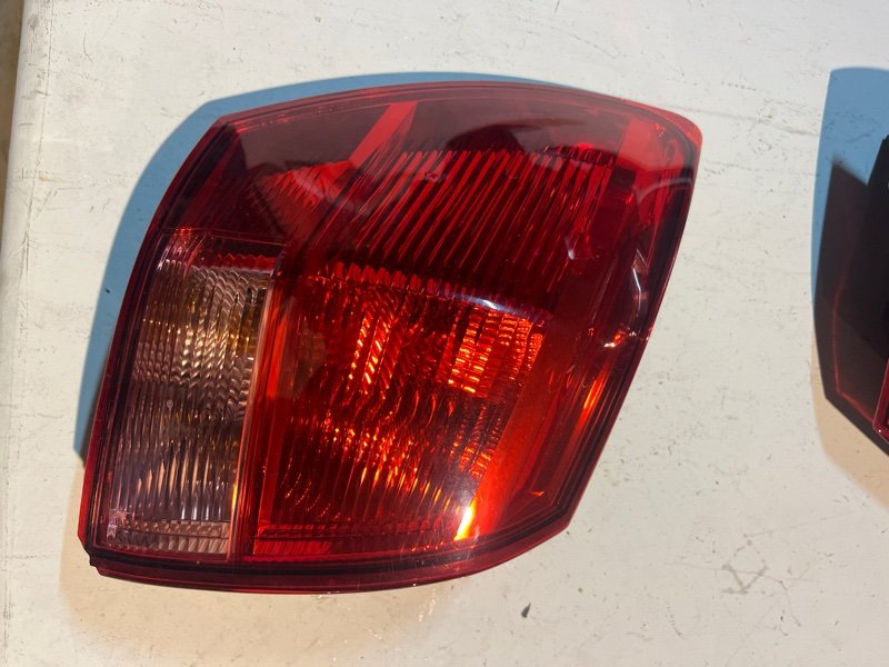 Стоп-сигнал Nissan DUALIS KNJ10 MR20DE 2008 задний левый (б/у) Стоп-сигнал Nissan DUALIS KNJ10 MR20DE 2008 задний левый (б/у)