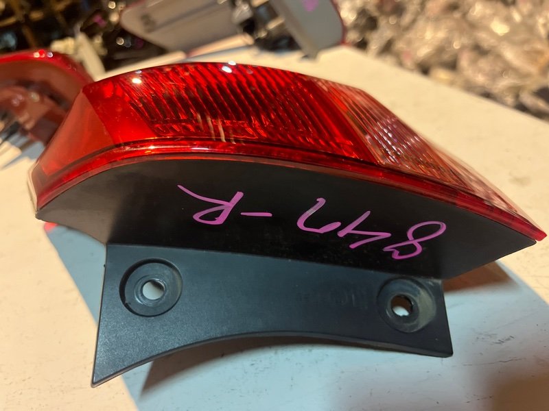 Стоп-сигнал Nissan DUALIS KNJ10 MR20DE 2008 задний правый (б/у) Стоп-сигнал Nissan DUALIS KNJ10 MR20DE 2008 задний правый (б/у)