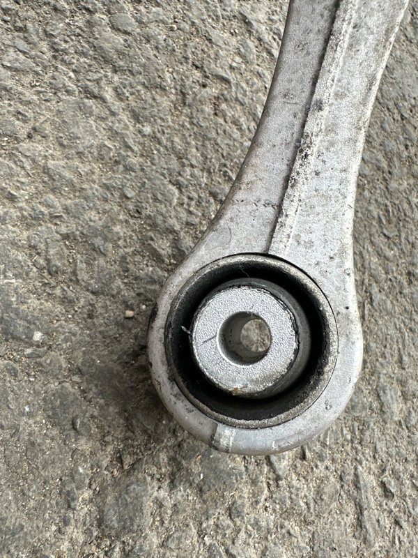 Рычаг BMW 5-Series FW20 N47D20C 2012 передний (б/у) Рычаг BMW 5-Series FW20 N47D20C 2012 передний (б/у)