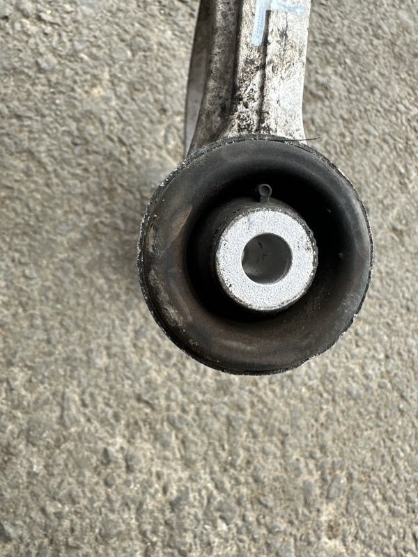 Рычаг BMW 5-Series FW20 N47D20C 2012 передний (б/у) Рычаг BMW 5-Series FW20 N47D20C 2012 передний (б/у)