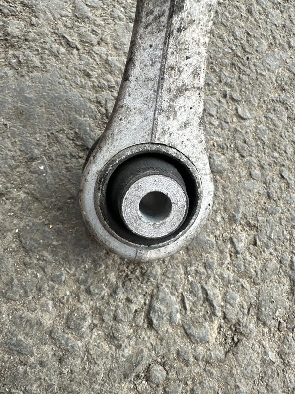 Рычаг BMW 5-Series FW20 N47D20C 2012 передний (б/у) Рычаг BMW 5-Series FW20 N47D20C 2012 передний (б/у)