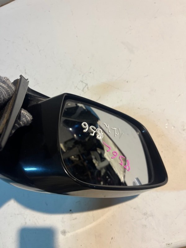 Зеркало Nissan fuga KY51 VQ37VHR 2010 левое (б/у) Зеркало Nissan fuga KY51 VQ37VHR 2010 левое (б/у)