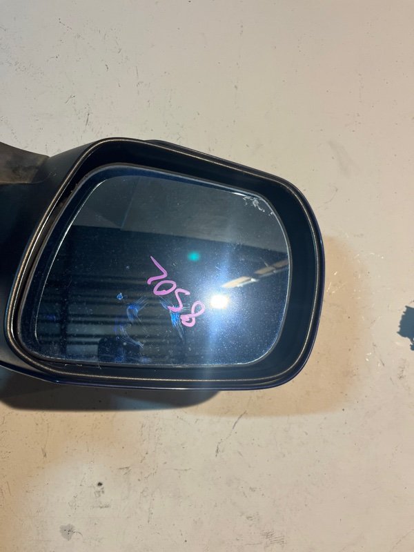 Зеркало Suzuki Escudo TD54 J20A 2007 левое (б/у) Зеркало Suzuki Escudo TD54 J20A 2007 левое (б/у)