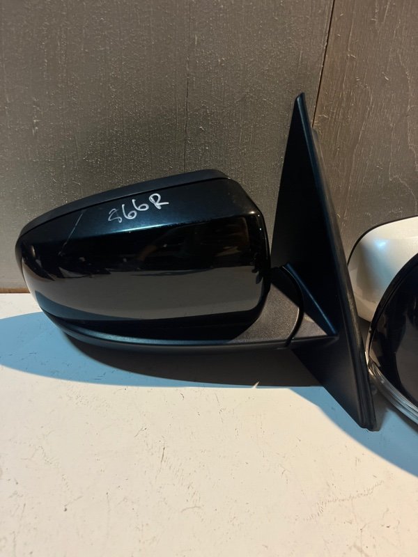 Зеркало Mazda Cx7 ER3P L3VDT 2007 правое (б/у) Зеркало Mazda Cx7 ER3P L3VDT 2007 правое (б/у)