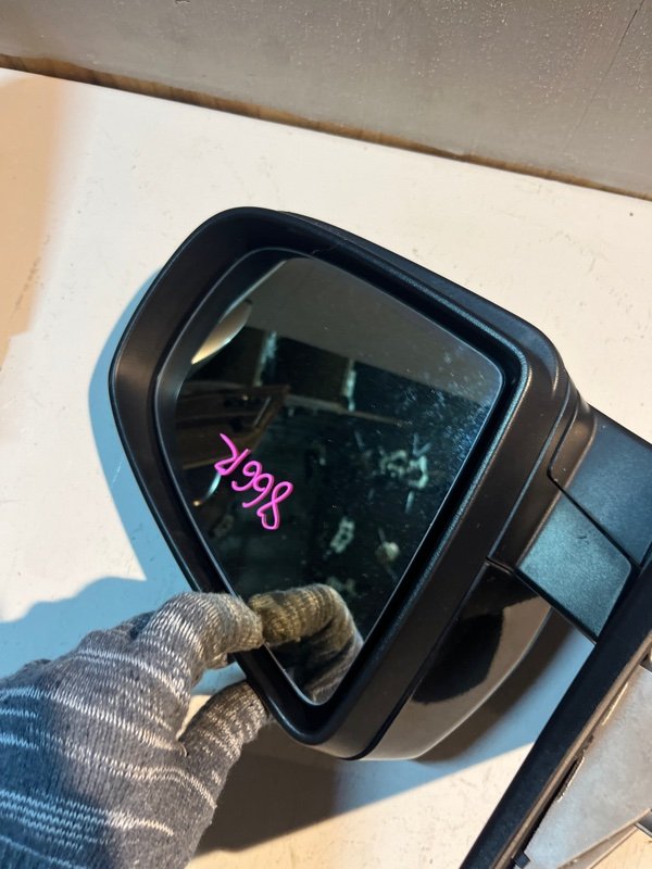 Зеркало Mazda Cx7 ER3P L3VDT 2007 правое (б/у) Зеркало Mazda Cx7 ER3P L3VDT 2007 правое (б/у)