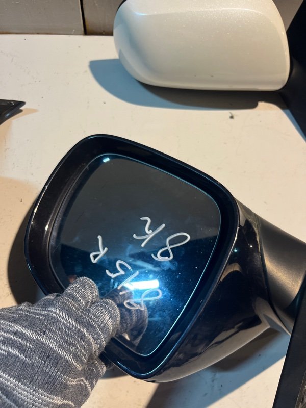 Зеркало volkswagen TOUAREG 7L7 BHK 2008 правое (б/у) Зеркало volkswagen TOUAREG 7L7 BHK 2008 правое (б/у)