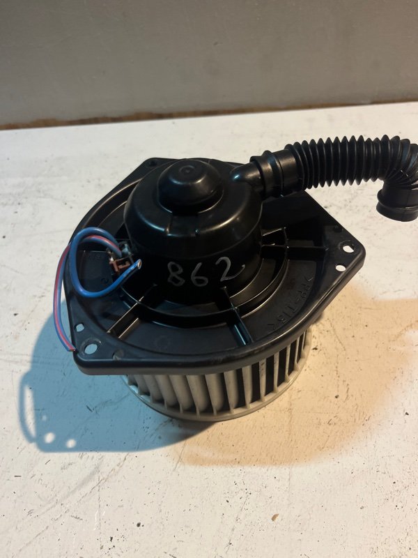 Мотор печки Honda HR-V GH3 D16A 2002 (б/у) Мотор печки Honda HR-V GH3 D16A 2002 (б/у)