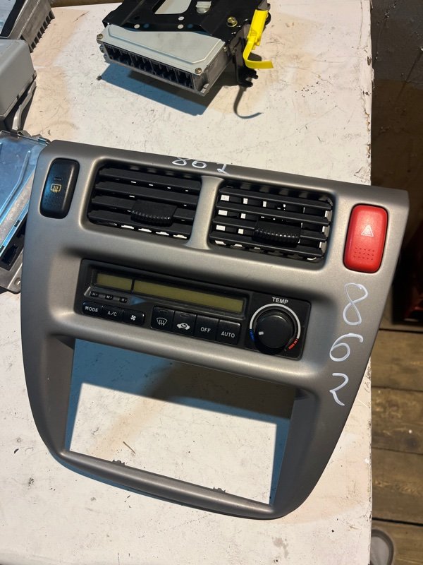 Рамка магнитолы Honda HR-V GH3 D16A 2002 (б/у)