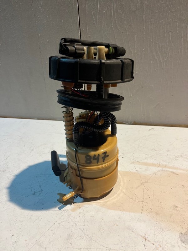 Топливный насос Nissan DUALIS KNJ10 MR20DE 2008 (б/у) Топливный насос Nissan DUALIS KNJ10 MR20DE 2008 (б/у)