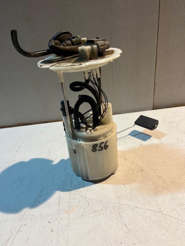 Топливный насос Nissan fuga KY51 VQ37VHR 2010 (б/у) Топливный насос Nissan fuga KY51 VQ37VHR 2010 (б/у)