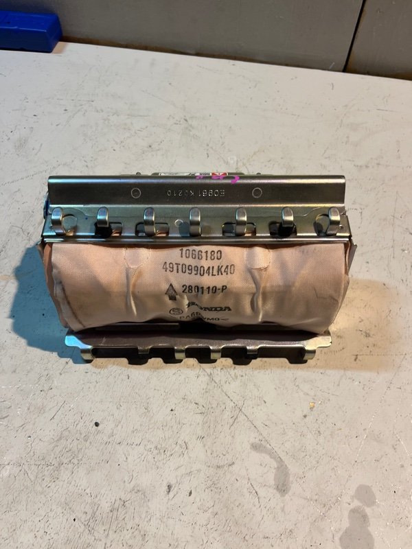 Airbag пассажирский Honda ACCORD CW2 K24A 2010 (б/у) Airbag пассажирский Honda ACCORD CW2 K24A 2010 (б/у)