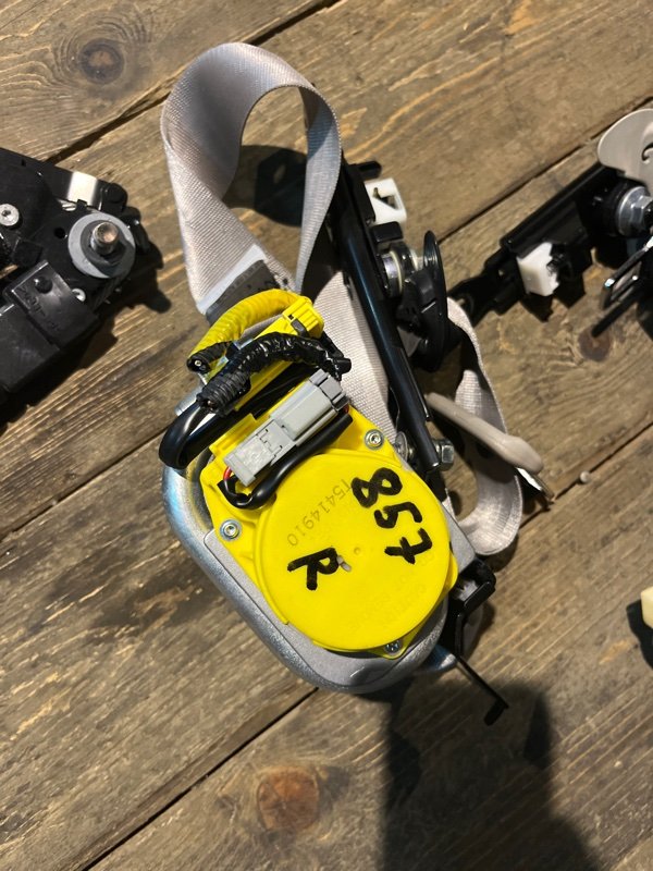 Ремень безопасности Honda ACCORD CW2 K24A 2010 передний правый (б/у)