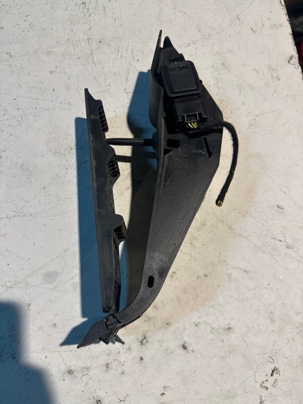 Педаль газа BMW x5 FE30-0LK95948 N52B30AF 2008 (б/у) Педаль газа BMW x5 FE30-0LK95948 N52B30AF 2008 (б/у)