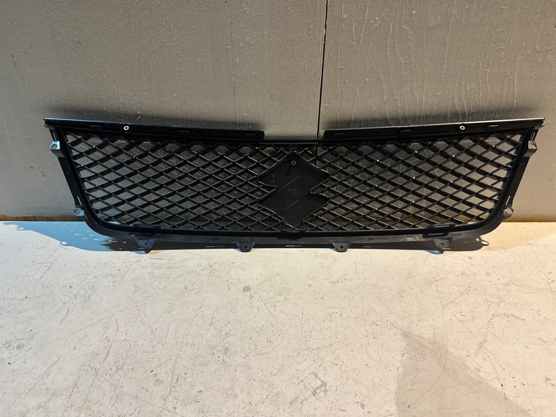 Решетка радиатора Suzuki Escudo TD54 J20A 2007 (б/у) Решетка радиатора Suzuki Escudo TD54 J20A 2007 (б/у)