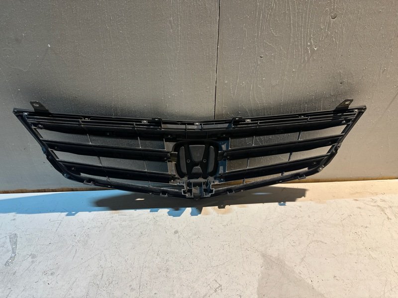 Решетка радиатора Honda ACCORD CW2 K24A 2010 (б/у) Решетка радиатора Honda ACCORD CW2 K24A 2010 (б/у)