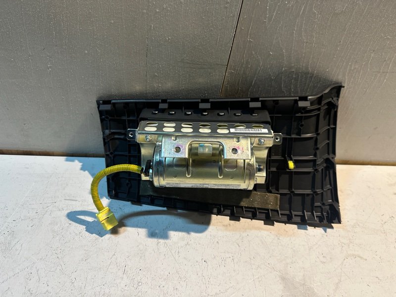 Airbag пассажирский Suzuki Escudo TD54 J20A 2007 (б/у) Airbag пассажирский Suzuki Escudo TD54 J20A 2007 (б/у)