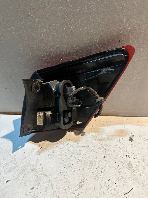 Стоп Nissan DUALIS KNJ10 MR20DE 2008 задний левый (б/у) Стоп Nissan DUALIS KNJ10 MR20DE 2008 задний левый (б/у)