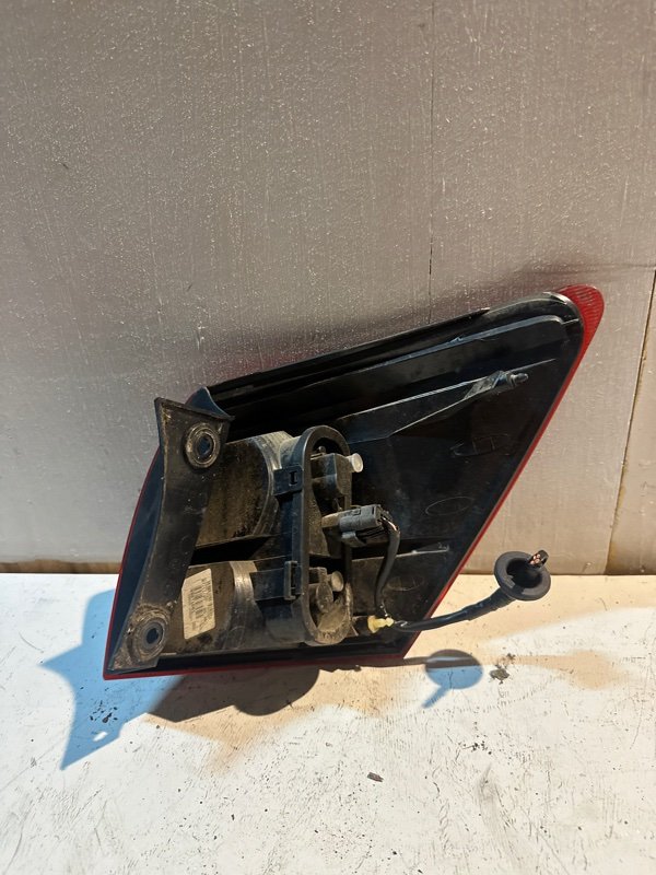 Стоп Nissan DUALIS KNJ10 MR20DE 2008 задний левый (б/у) Стоп Nissan DUALIS KNJ10 MR20DE 2008 задний левый (б/у)