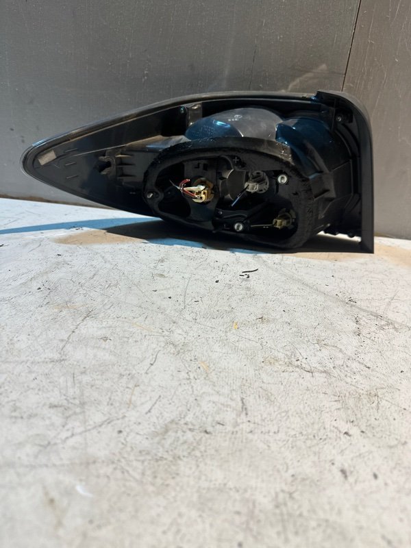 Стоп Mazda Cx7 ER3P L3VDT 2009 задний правый (б/у) Стоп Mazda Cx7 ER3P L3VDT 2009 задний правый (б/у)