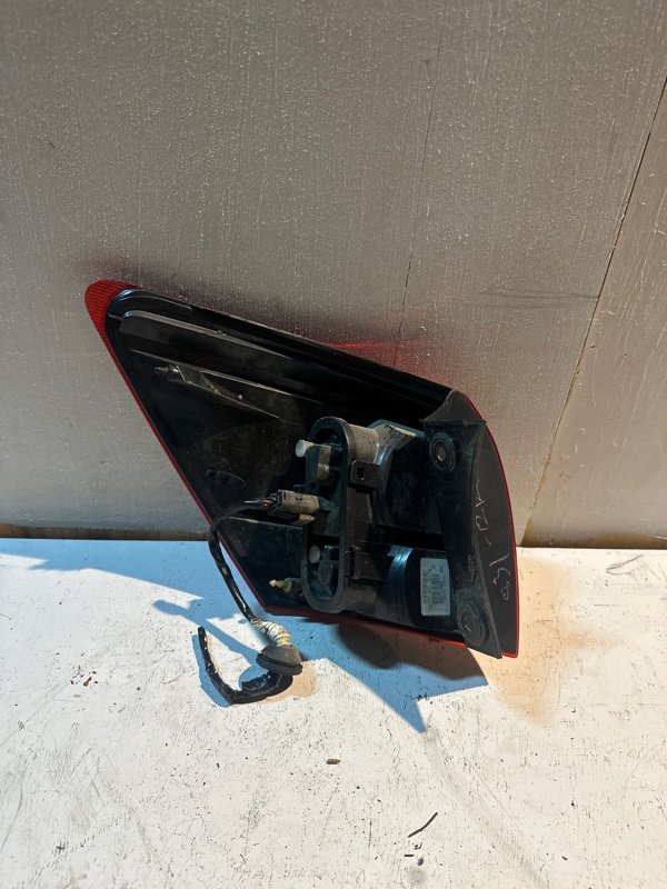 Стоп Nissan DUALIS KNJ10 MR20DE 2008 задний правый (б/у) Стоп Nissan DUALIS KNJ10 MR20DE 2008 задний правый (б/у)