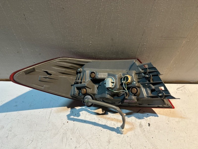 Стоп Nissan fuga KY51 VQ37VHR 2009 задний правый (б/у) Стоп Nissan fuga KY51 VQ37VHR 2009 задний правый (б/у)