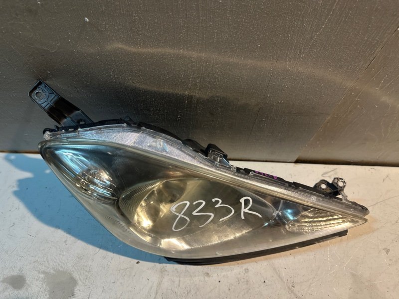 Фара Honda FIT SHUTTLE GP2 LDA-MF6 2011 передняя правая (б/у) Фара Honda FIT SHUTTLE GP2 LDA-MF6 2011 передняя правая (б/у)