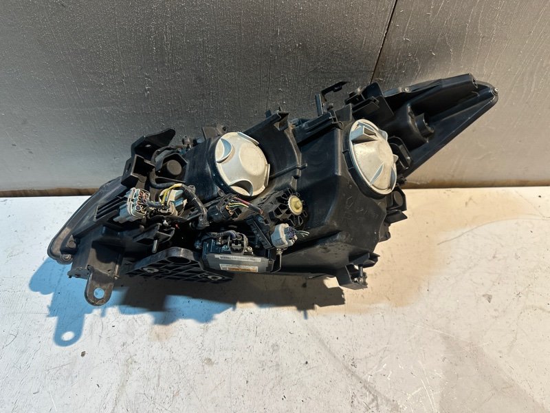 Фара Nissan fuga KY51 VQ37VHR 2009 передняя правая (б/у) Фара Nissan fuga KY51 VQ37VHR 2009 передняя правая (б/у)