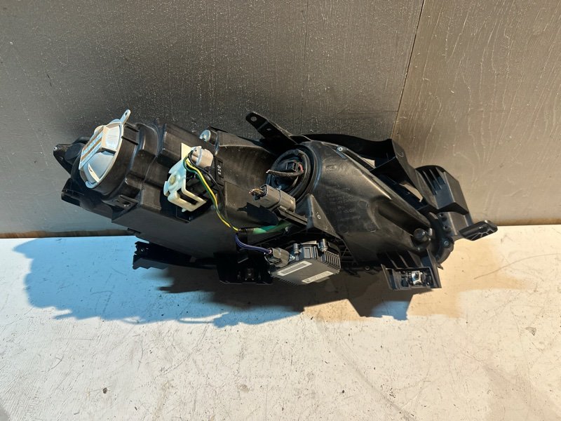 Фара Mazda Cx7 ER3P L3VDT 2009 передняя левая (б/у) Фара Mazda Cx7 ER3P L3VDT 2009 передняя левая (б/у)