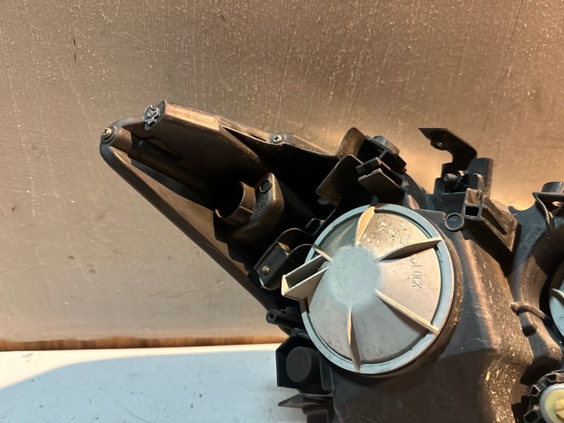 Фара Nissan fuga KY51 VQ37HR 2010 передняя левая (б/у) Фара Nissan fuga KY51 VQ37HR 2010 передняя левая (б/у)