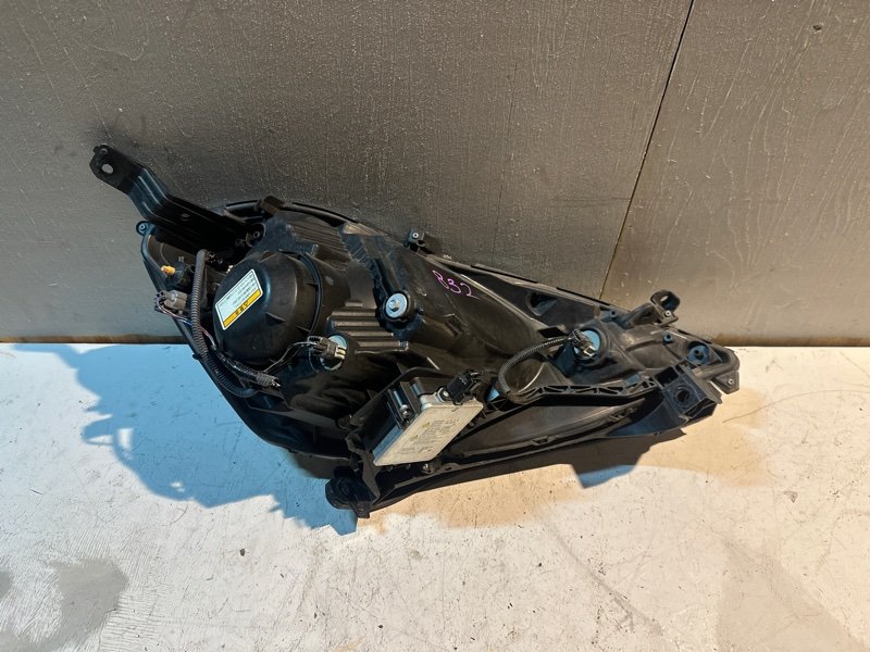 Фара Honda FIT SHUTTLE GP2 LDA-MF6 2012 передняя левая (б/у) Фара Honda FIT SHUTTLE GP2 LDA-MF6 2012 передняя левая (б/у)